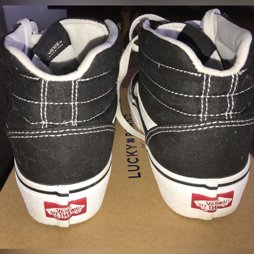 VANS Black casual sneakers for women- sz 7- Bundle more items for discounts